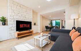 2 Bedroom Apartment Darlinghurst With Patio Access